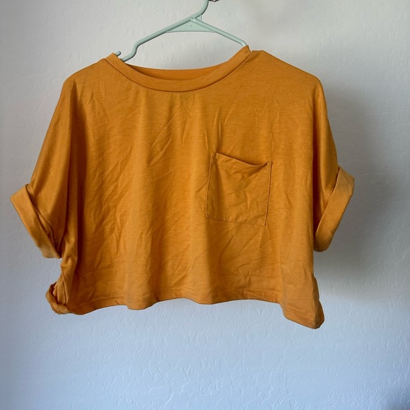 Yellow tshirt crop top - Picture 1 of 3